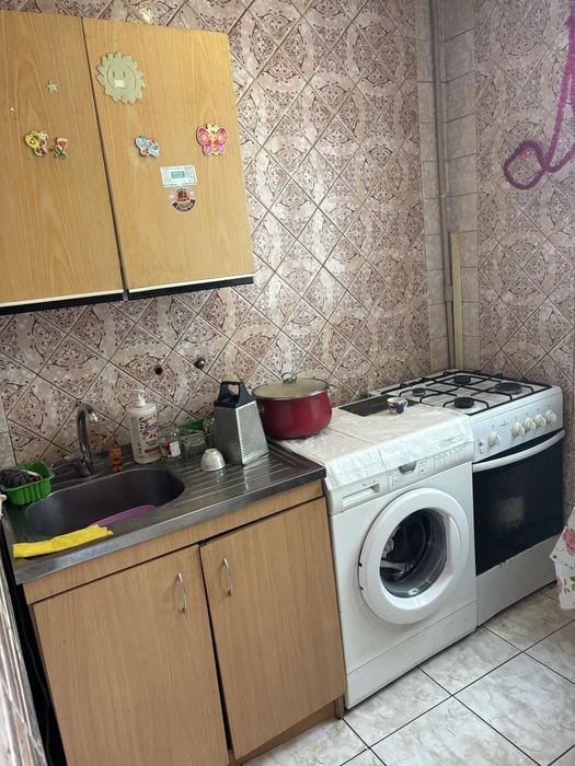 Продаж 3 к кв, метро Олексіівська