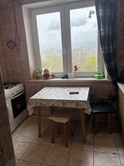 Продаж 3 к кв, метро Олексіівська