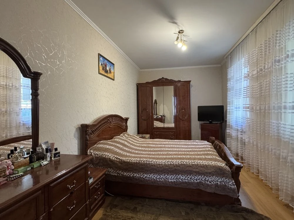 Будинок з великою  ділянкою Буча