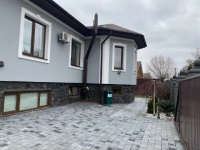 Розкішний будинок 295 м² з теплонасосом, сауною та ділянкою
