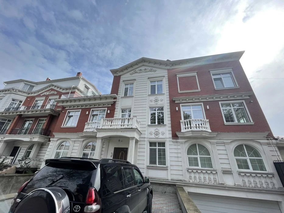 Продам 3-х комнатную квартиру в клубном доме на улице Львов.