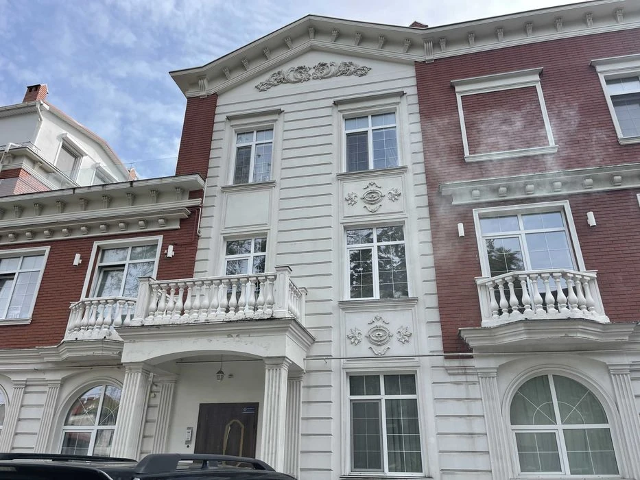 Продам 3-х комнатную квартиру в клубном доме на улице Львов.