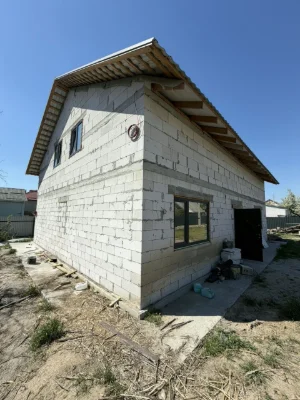 Будинок у мальовничій Бучі в престижному районі: заведені ко