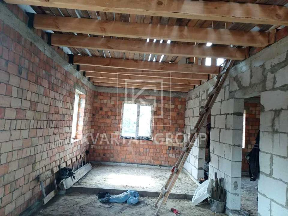 Будинок. Буча, КВІТКОВА