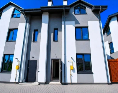 Таунхаус в Бучі з початковим ремонтом, 3 поверхи, 77 000 $.