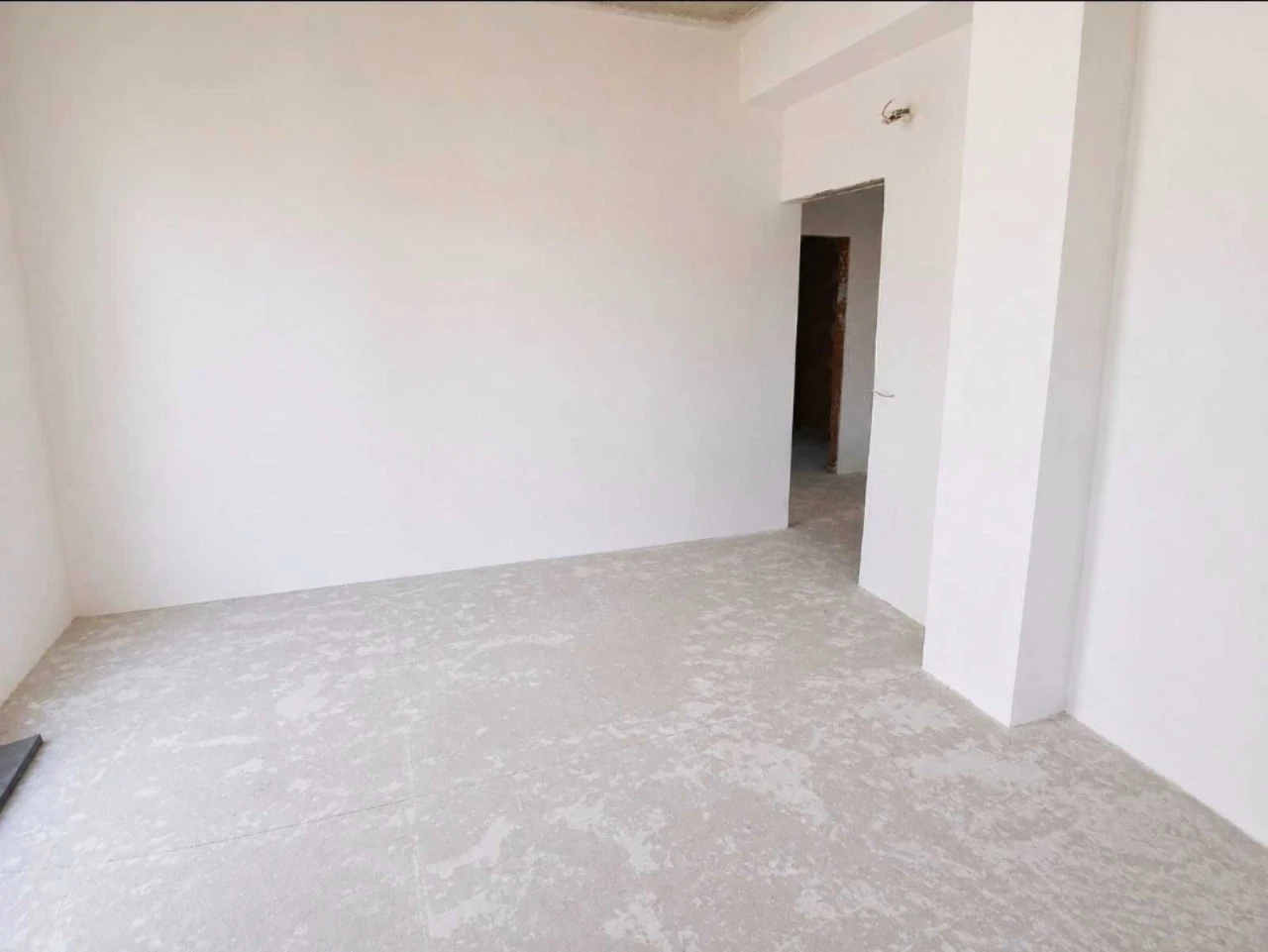 Таунхаус в Бучі з початковим ремонтом, 3 поверхи, 77 000 $.