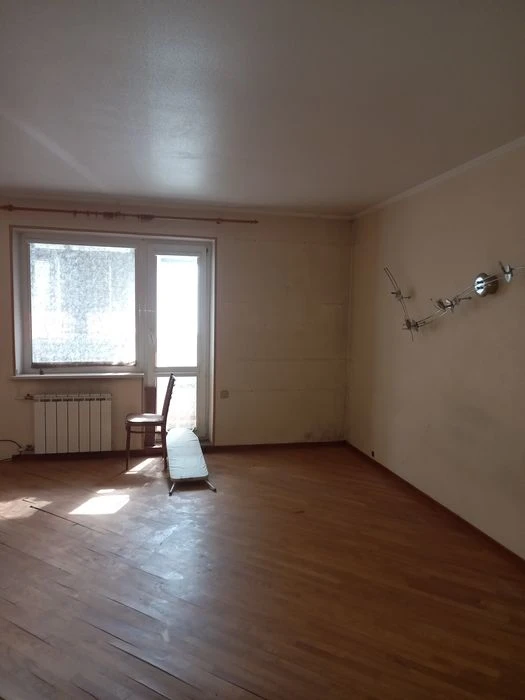 One-room apartment for sale, 2 minutes from Kholodnaya Gora metro station.
