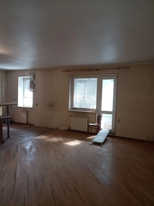 One-room apartment for sale, 2 minutes from Kholodnaya Gora metro station.