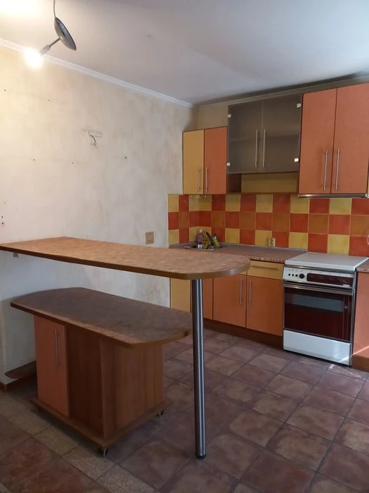 One-room apartment for sale, 2 minutes from Kholodnaya Gora metro station.