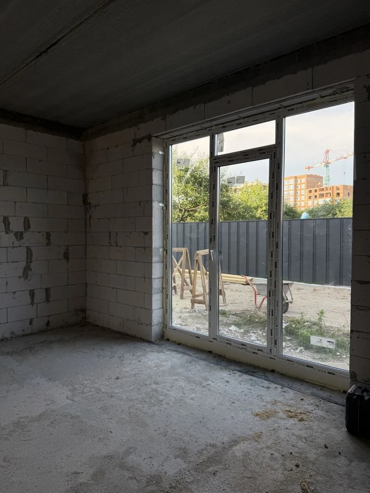 Таунхаус у Бучі — сучасне житло з власним двором: газ | 100