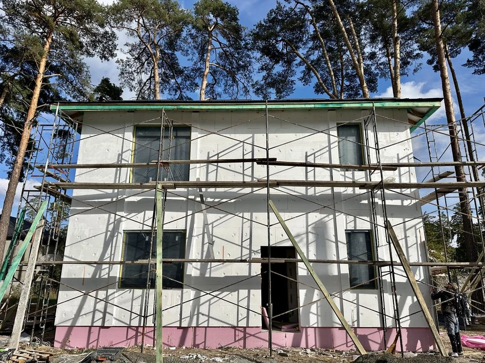 Будинок у лісовій Бучі з максимальним оздобленням