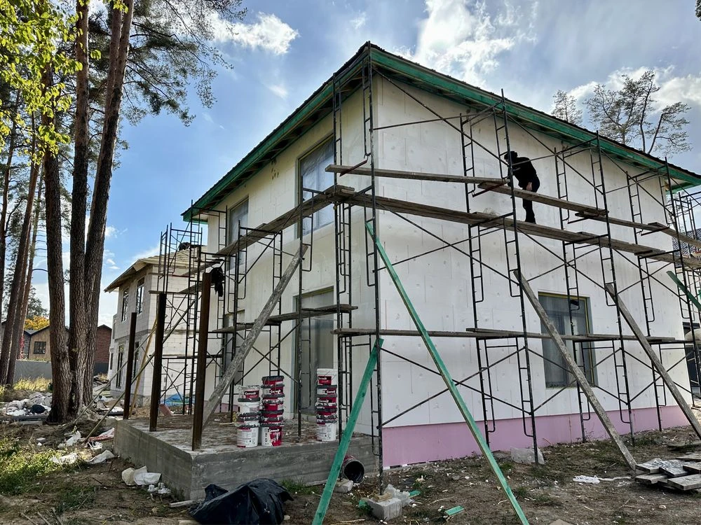 Будинок у лісовій Бучі з максимальним оздобленням