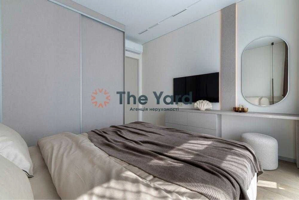 WITHOUT% Sale of 2-room apartment in the residential complex "Novopecherski Lipky", And St.
