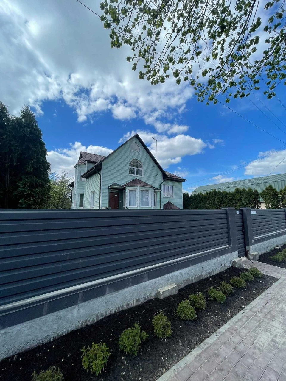 Продаж великого будинку в Бучі
