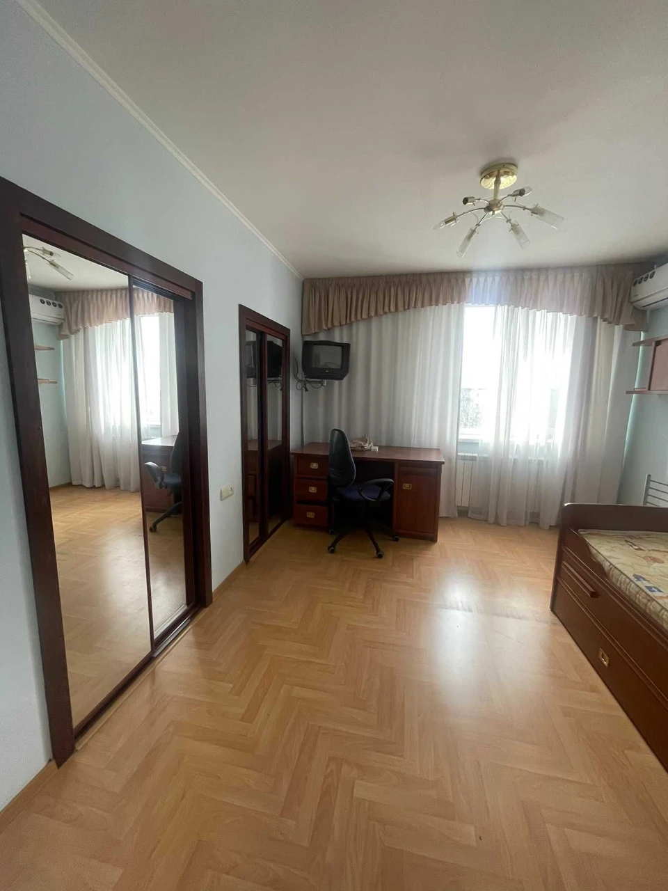 Продаж великого будинку в Бучі