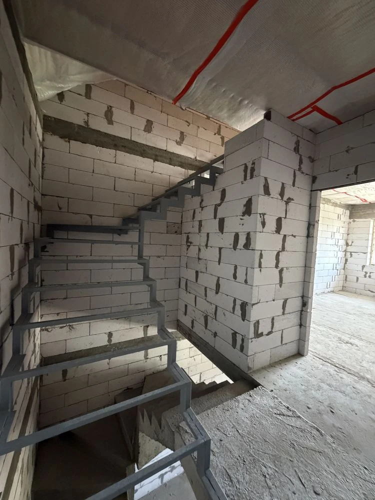 Таунзаус, по цене 2к квартиры, 95м2. Газ.