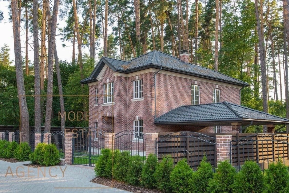 Окремий будинок м.Буча, район Бістро Пекаря, 256 м2+8 соток,
