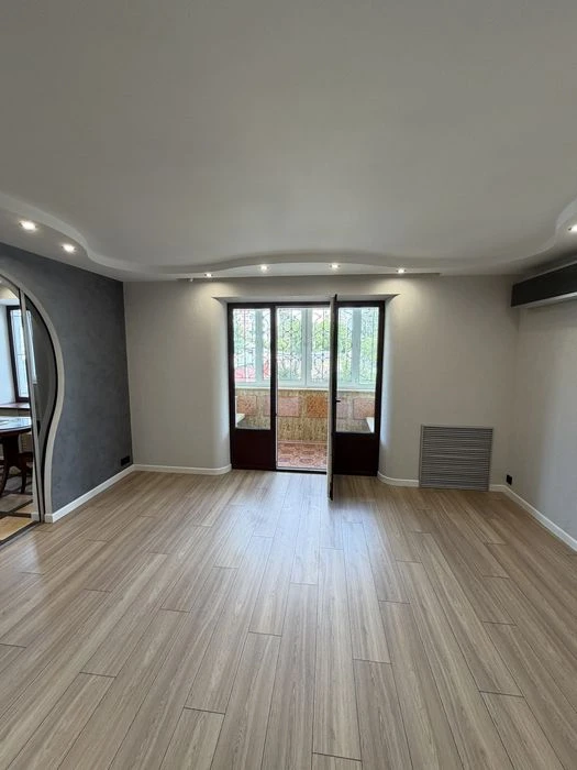 Three-room apartment for sale, metro X Gora