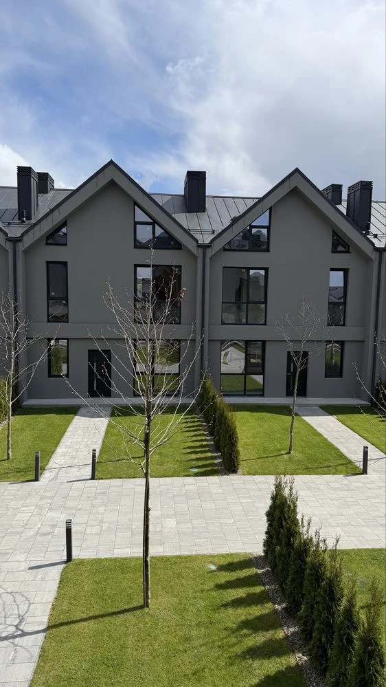 Таунхаус 120 м2 з вланим укриттям + 40 м2 ділянка 1,5 соток.