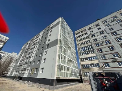 Продам велику 1-кімнатну квартиру з ремонтом та гаражем Мали
