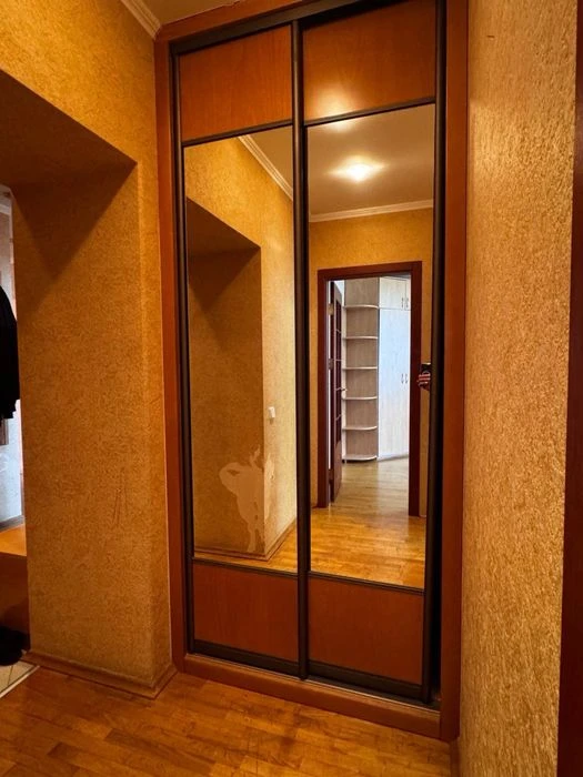 Продажа: 4-х комнатная квартира возле ТЦ Нагорка. В близ пар