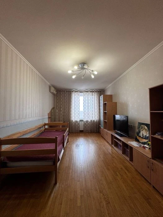 Продажа: 4-х комнатная квартира возле ТЦ Нагорка. В близ пар