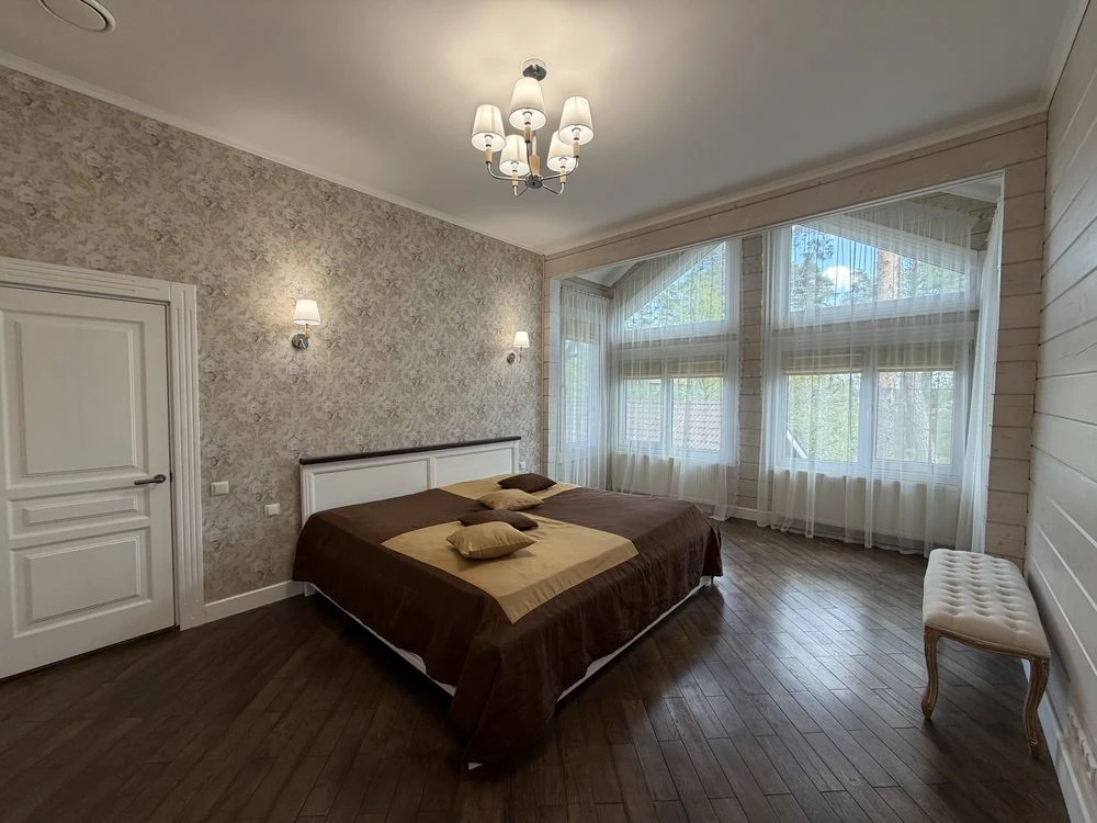 Продаж будинку 250 м2 з ремонтом на 14 сотках землі в Бучі.