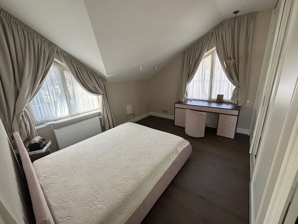 Сучасний будинок  в Лісовій Бусі з дорогим ремонтом 180м2+ 8