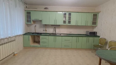 Будинок з ремонтом, центр Бучи, є  укриття, газ.опалення, га