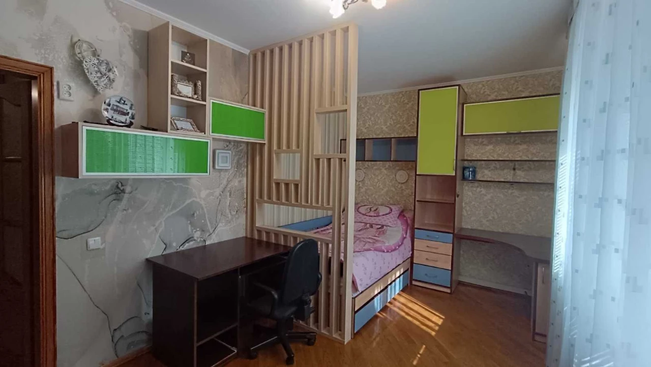 Будинок з ремонтом, центр Бучи, є  укриття, газ.опалення, га
