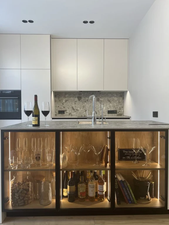 Продаж тауна в КМ 160 м2.Центральні ком-ії, ГАЗ. Охорона