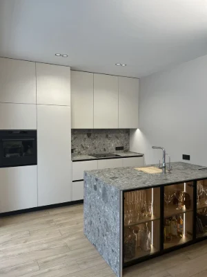 Продаж тауна в КМ 160 м2.Центральні ком-ії, ГАЗ. Охорона