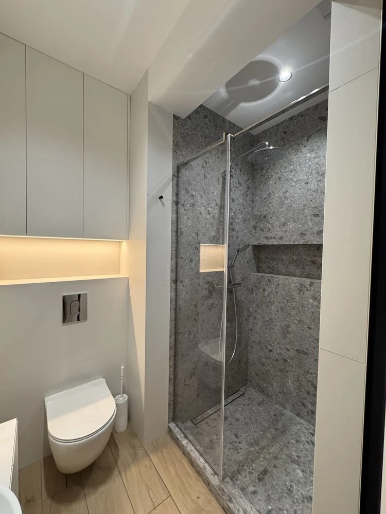 Продаж тауна в КМ 160 м2.Центральні ком-ії, ГАЗ. Охорона