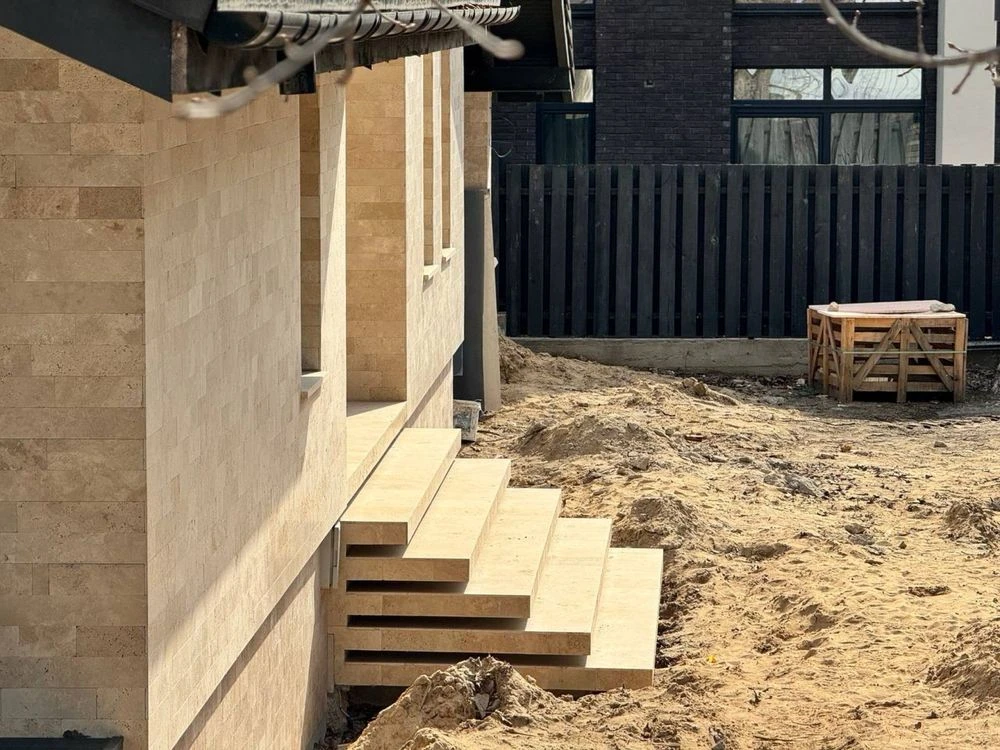 Будинок , Фасад травертин 200 м²  | 14 соток | преміум матер