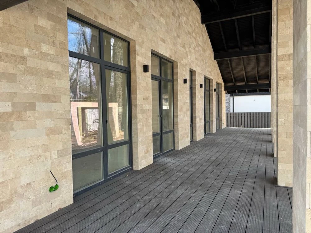Будинок , Фасад травертин 200 м²  | 14 соток | преміум матер