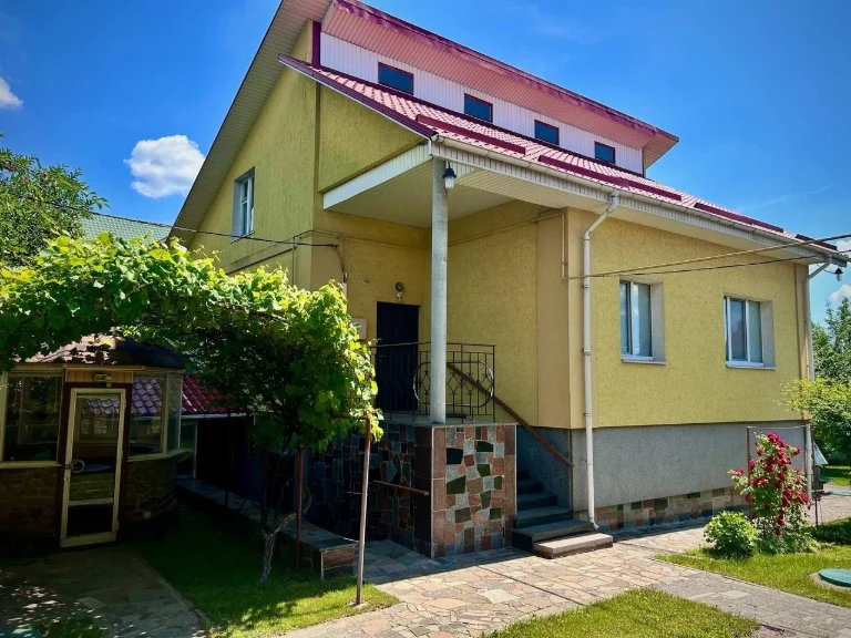 Продам будинок у центрі міста Буча