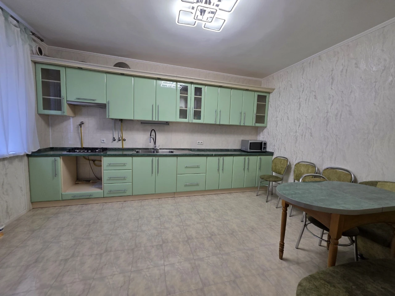 Продам будинок у центрі міста Буча