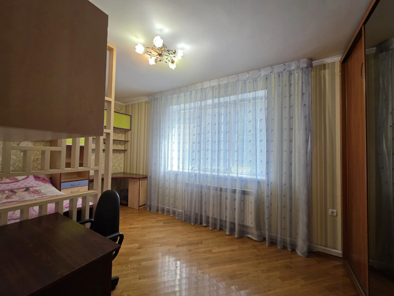 Продам будинок у центрі міста Буча