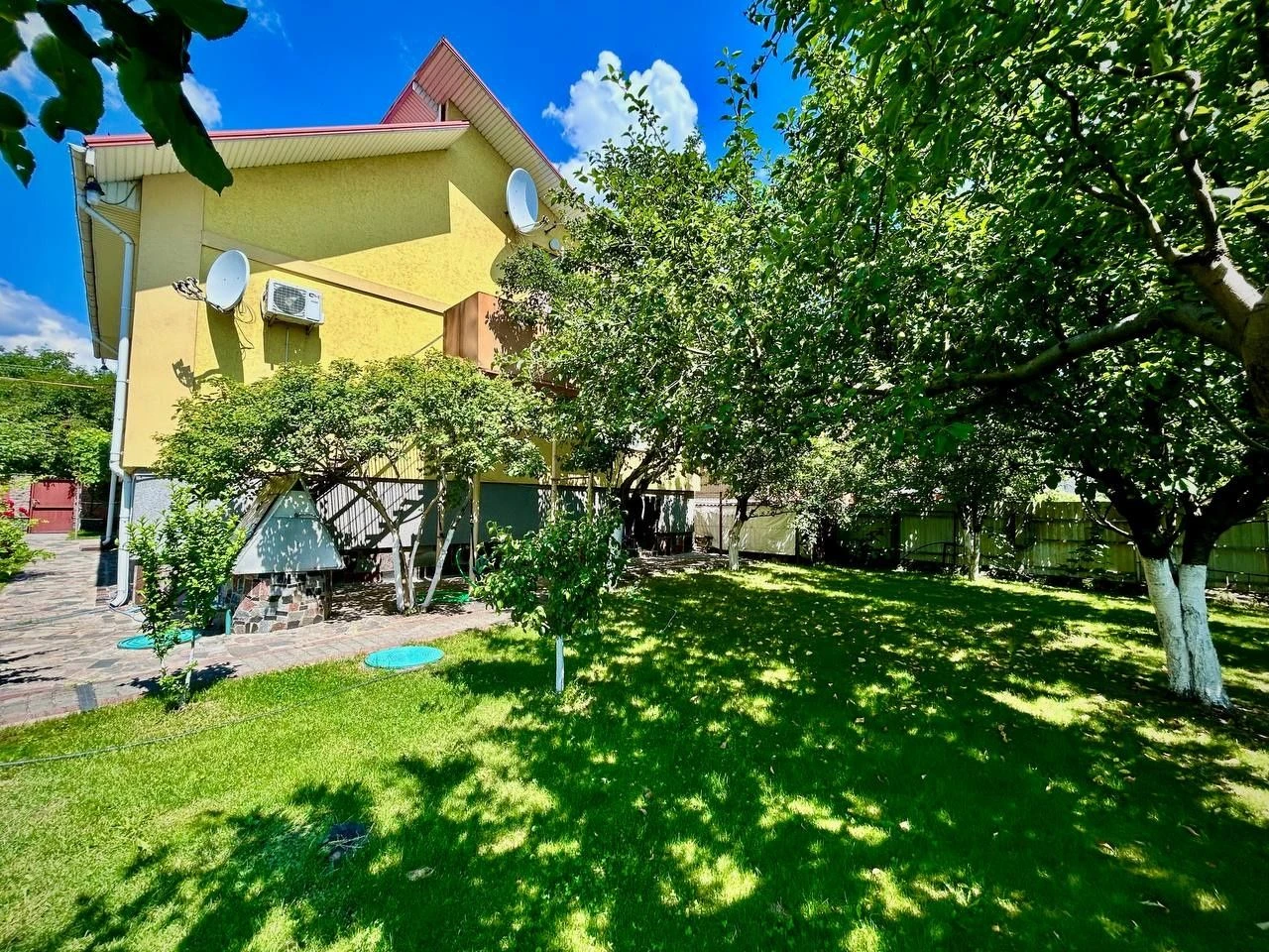 Продам будинок у центрі міста Буча