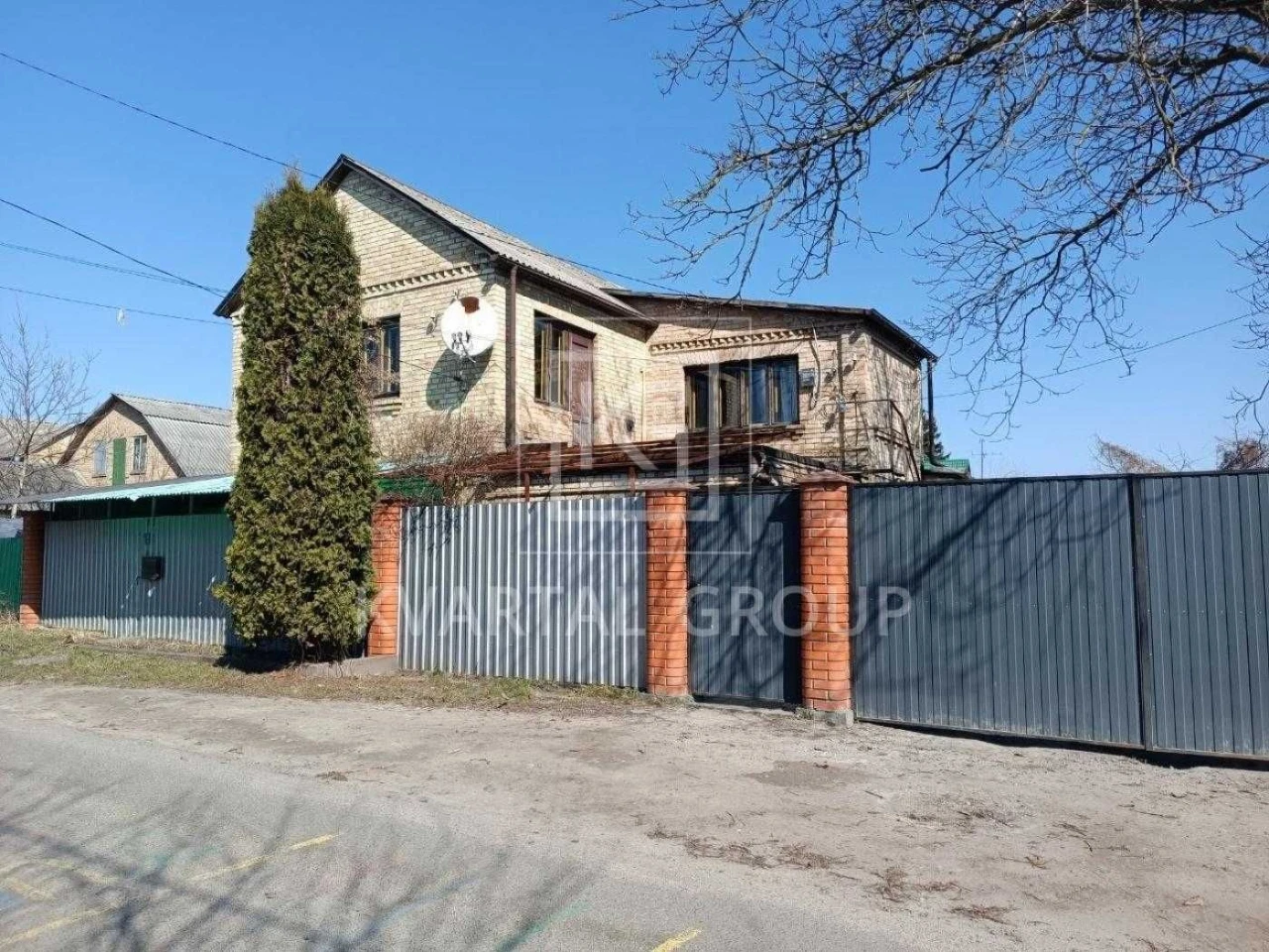 Продаж будинку з земельною ділянкою