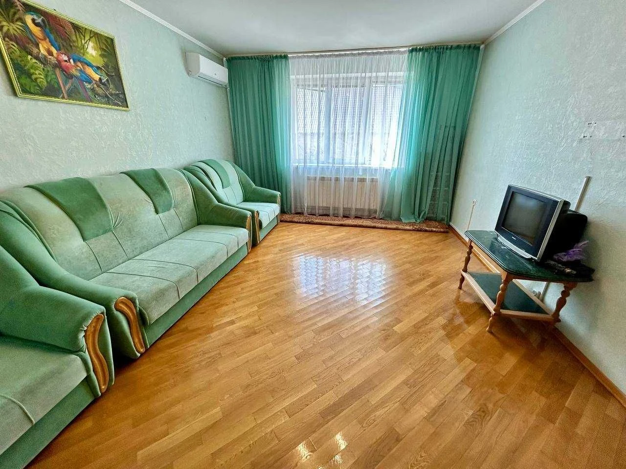 Добротний будинок в центрі м. Буча, цокольний поверх, газове
