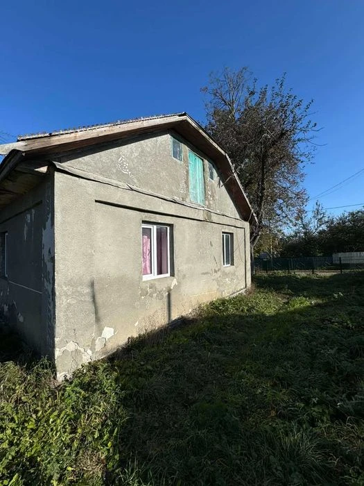 Будинок біля Красилова с.Дружнє