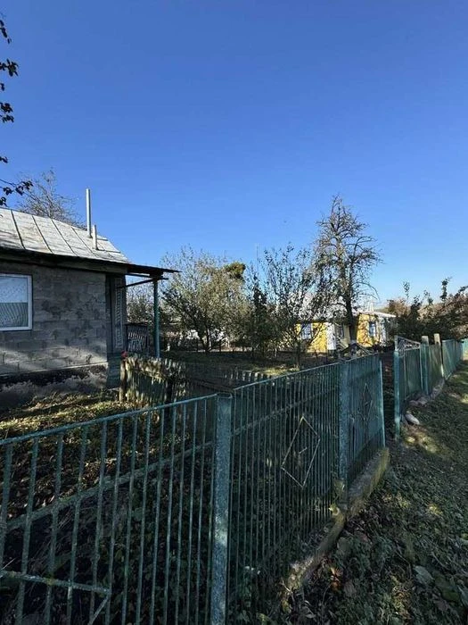 Будинок біля Красилова с.Дружнє