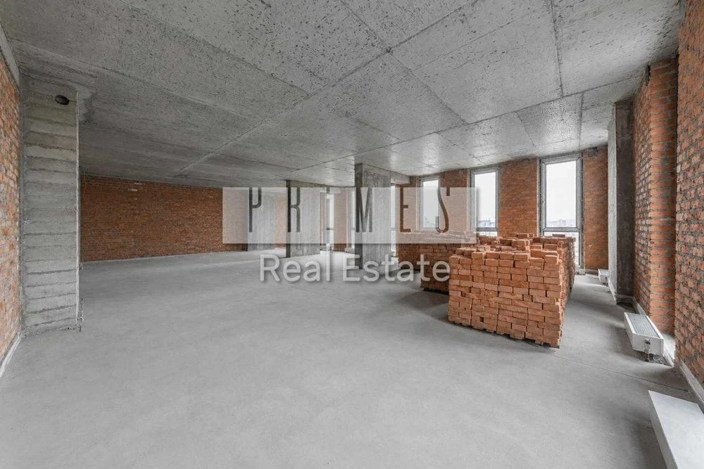 4-room apartment for sale with parking and storage room, Chicago residential complex, center,