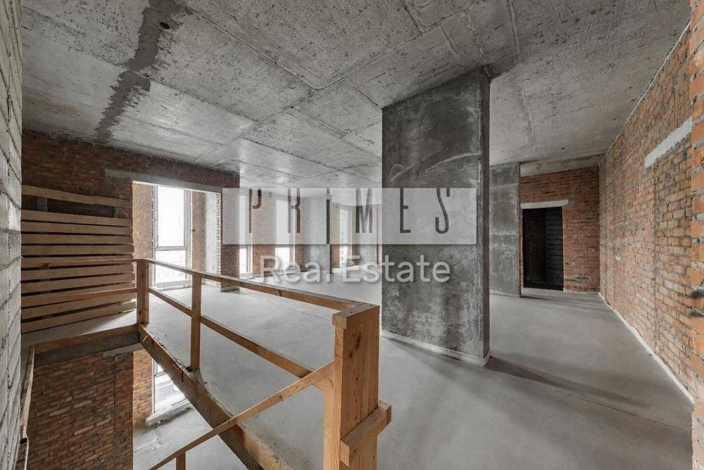 4-room apartment for sale with parking and storage room, Chicago residential complex, center,