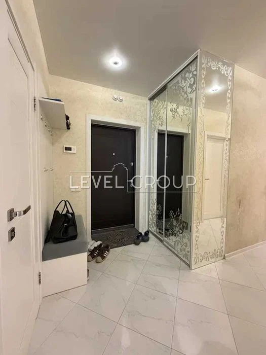 Stylish and spacious 3-room apartment for sale in Vyshyvanka residential complex, for