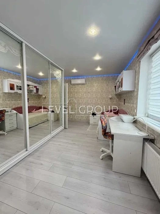 Stylish and spacious 3-room apartment for sale in Vyshyvanka residential complex, for