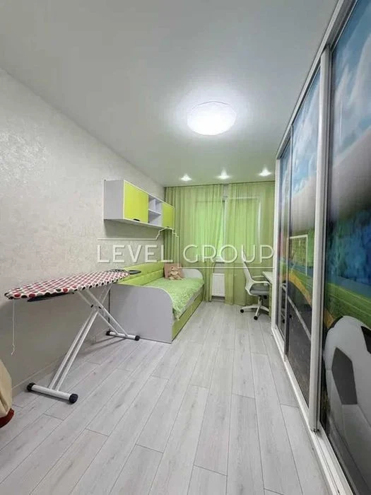 Stylish and spacious 3-room apartment for sale in Vyshyvanka residential complex, for