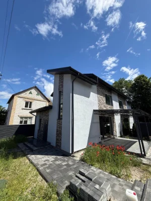 Будинок- дуплекс з ремонтом на 3,5 сотках