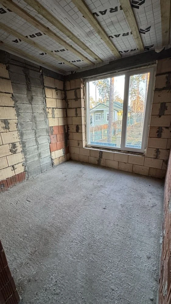 Таунхаус с газом, рядом школа, большой участок, 4 комнаты.